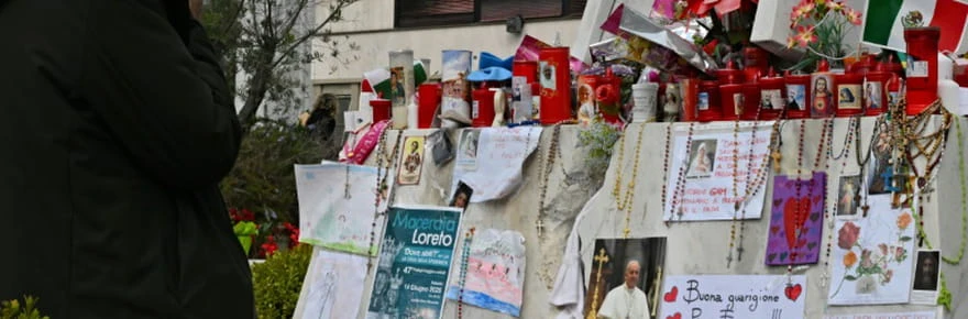 Le pape hospitalisé fait de la physiothérapie après une nuit calme