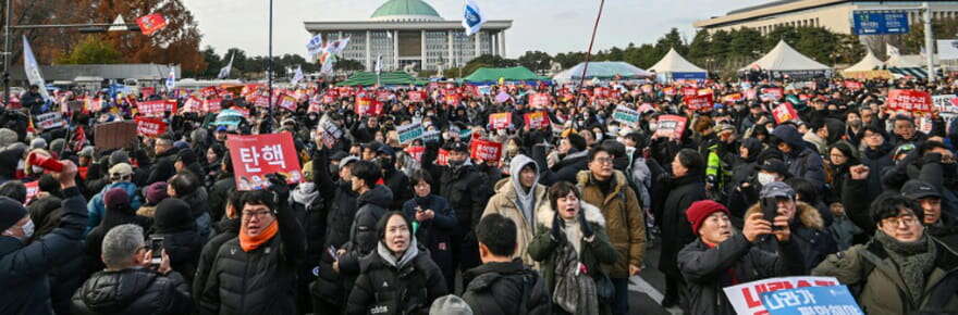 En Corée du Sud, K-pop et guillotines lors des manifestations massives pour la destitution de Yoon