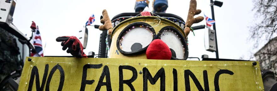 Royaume-Uni: des dizaines de tracteurs devant Westminster contre une taxe sur la succession