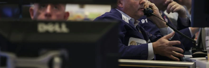 Wall Street termine en baisse, s'inquiète de niveaux de valorisation trop élevés