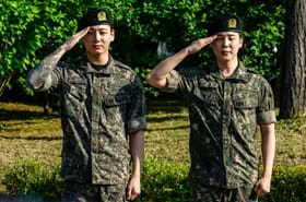Corée du Sud: deux autres membres du groupe BTS ont été libérés de leur service militaire