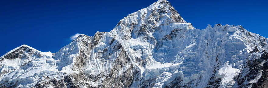 Atteindre l'Everest, c'est devenu trop facile ? Inoxtag critiqué par les alpinistes