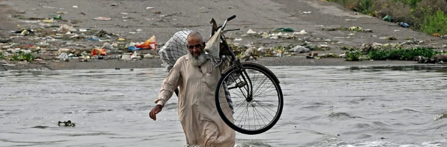 La mousson fait encore 20 morts au Pakistan, les pluies gagnent le Sud