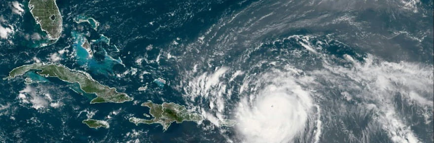 L'ouragan Erin atteint les Caraïbes et entraîne de fortes pluies