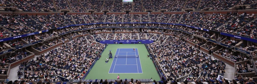 Sa chanson a été la plus vendue en France en 2011, il est désormais joueur de tennis