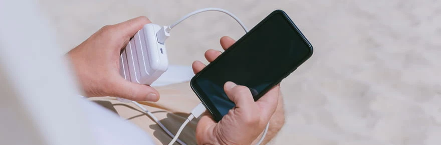 Que faut-il débrancher en premier, le câble ou le chargeur ? Apple, Xiaomi et Huawei répondent à la question