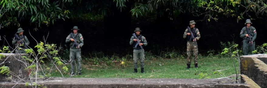 Caracas déploie des forces près de la Colombie, Washington frappe des trafiquants présumés