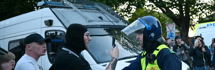 En Angleterre, nouvelles tensions devant un hôtel hébergeant des demandeurs d'asile