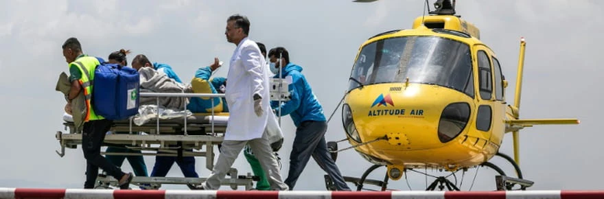 Népal: un grimpeur népalais porté disparu dans l'Everest retrouvé vivant six jours après