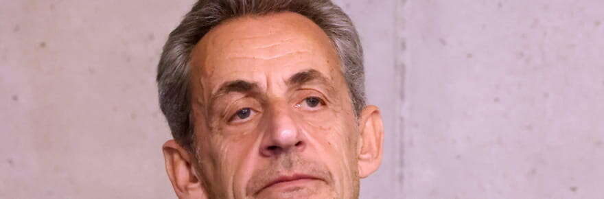 Nicolas Sarkozy condamné au port du bracelet, mais il a une idée pour s'en débarrasser