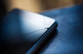 Ces films protecteurs pour votre smartphone peuvent l'abîmer sévèrement si vous ne respectez pas ces 3 règles