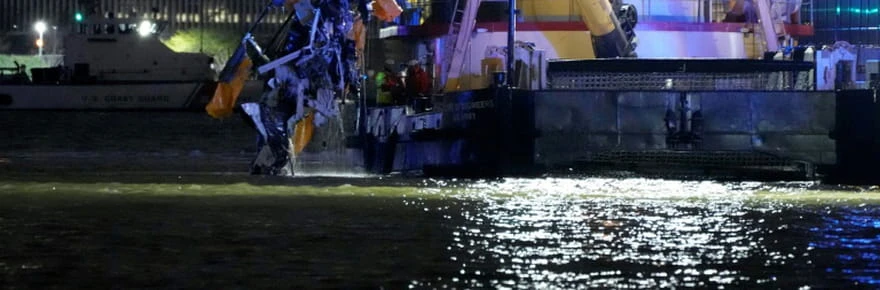 Poursuite des investigations sur le crash d'un hélicoptère à New York qui a fait six morts
