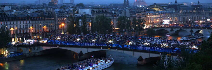 Paris ouvre ses Jeux par une parade fluviale, déjantée et diluvienne