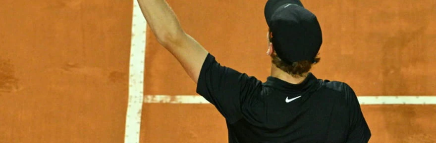 Roland-Garros: pour Jannik Sinner, un début de tournoi aux accents français