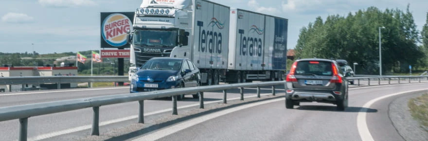 Rhône. Il roule avec les roues crevées sur l'autoroute, la police l'arrête et découvre un pactole à 550 000 euros