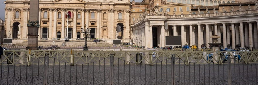 Le pape conduit dans 