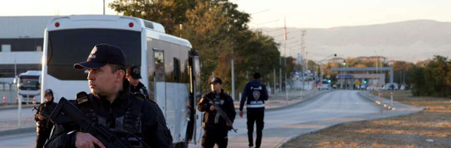 Turquie : Funérailles et frappes contre le PKK au lendemain de l'attentat près d'Ankara