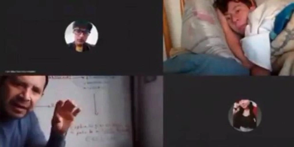 En vídeo: La viral reacción de un profesor al pillar a un alumno tumbado en la cama durante una clase virtual