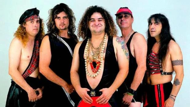 El emotivo adiós de El Sevilla al guitarrista de Mojinos Eskozíos 