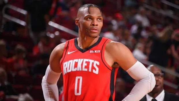 Westbrook agradece el trato de las empleadas de un hotel con una propina 8.000 dólares