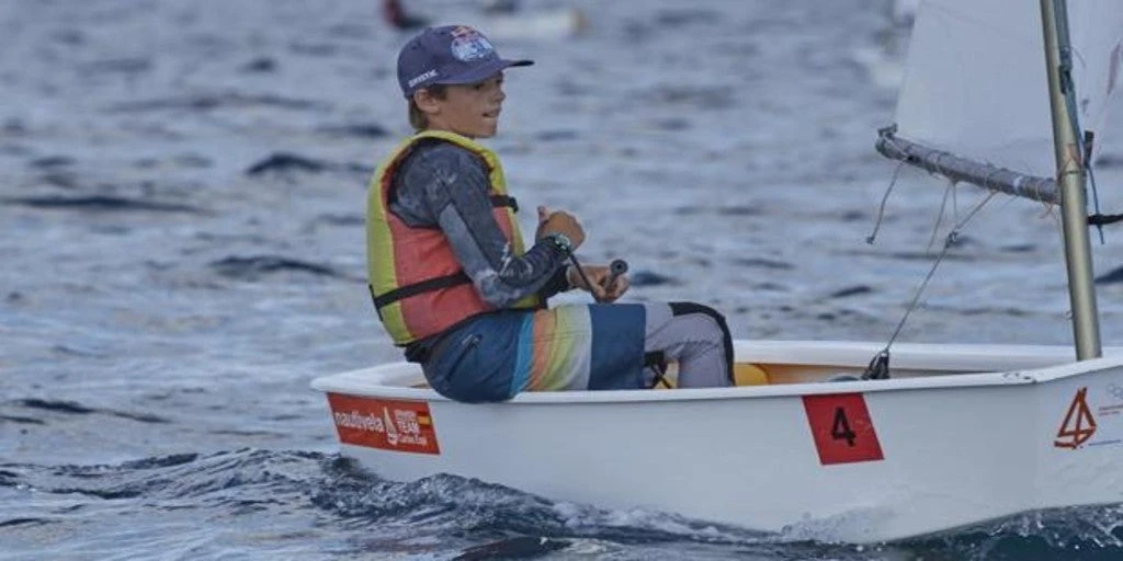 Carlos Espí, campeón valenciano de Optimist y medalla de oro del Trofeo Valencia Copa UNICEF