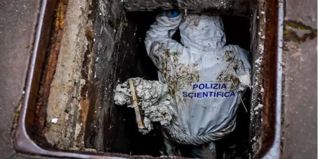 Atracan un banco en Milán y escapan con botín por túnel por donde entraron, conectado con las cloacas