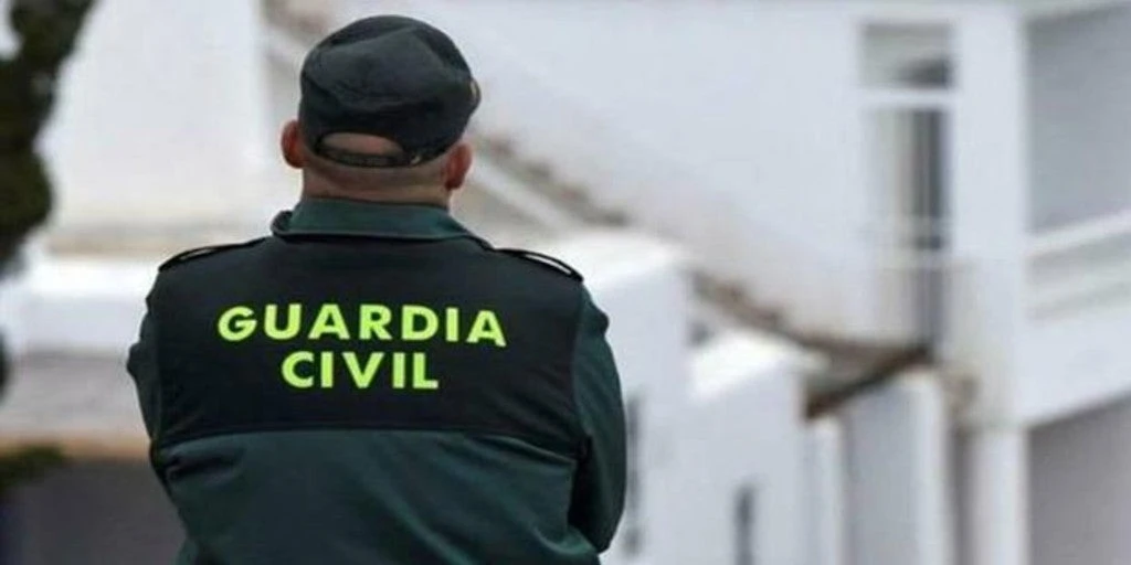 Hallan a un hombre y a una mujer muertos en el interior de un coche por disparos de escopeta en Calviá