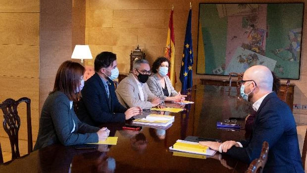 El Gobierno avanza con sus socios pero regala una foto a Cs
