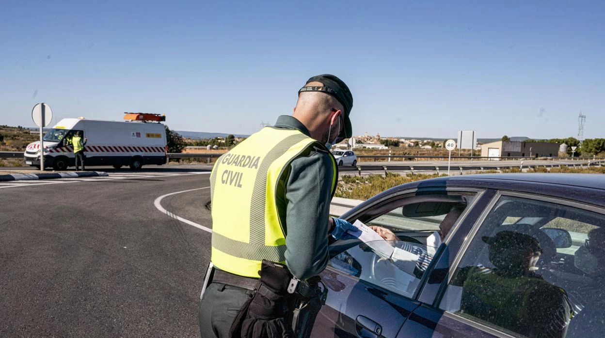 Un puente sin turistas en las carreteras el día que las autonomías españolas cerraron su perímetro