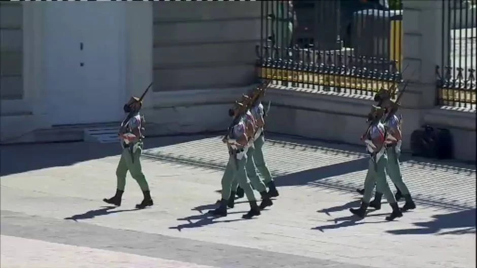 Un desfile reducido y fuera de la visión del público