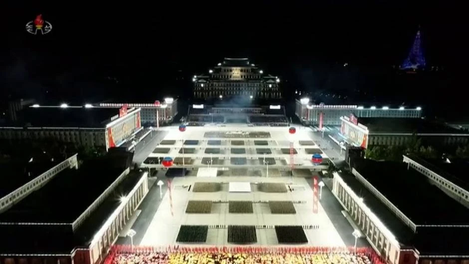 Kim Jong-un aparece en público llorando