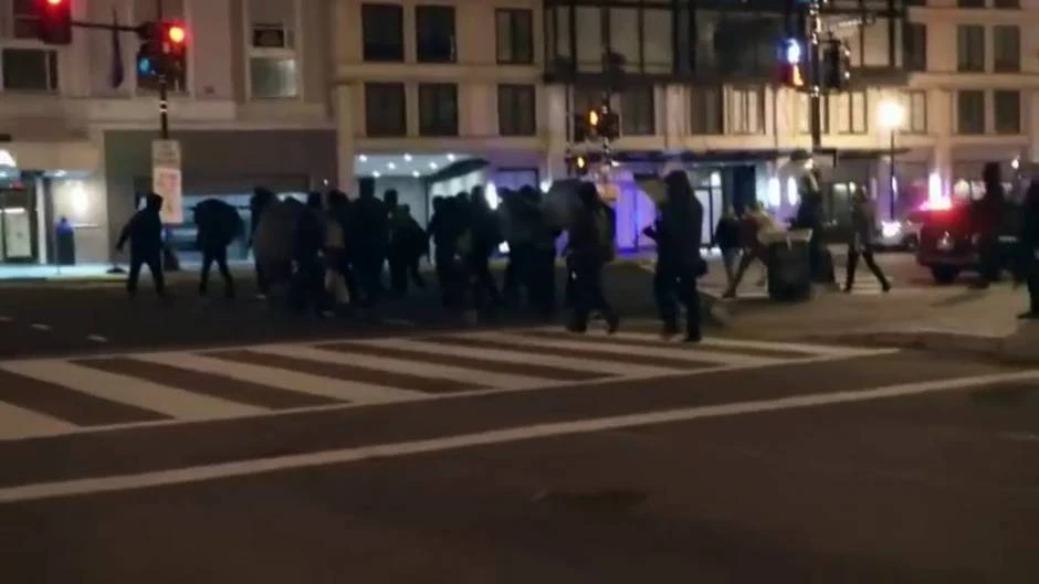 El movimiento antirracista Black Lives Matter se manifiesta en Washington durante la noche electoral