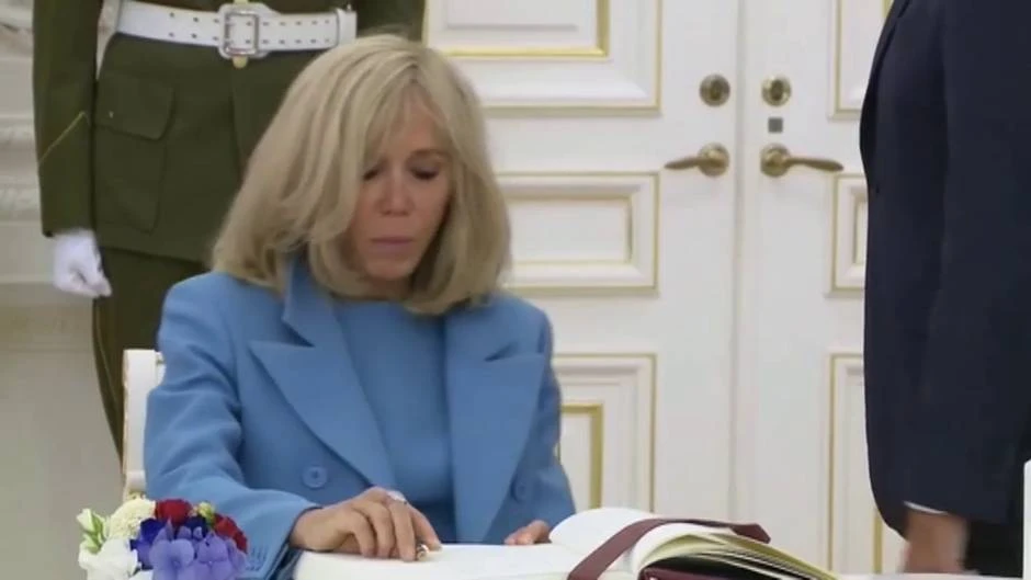 La primera dama de Francia, en aislamiento preventivo