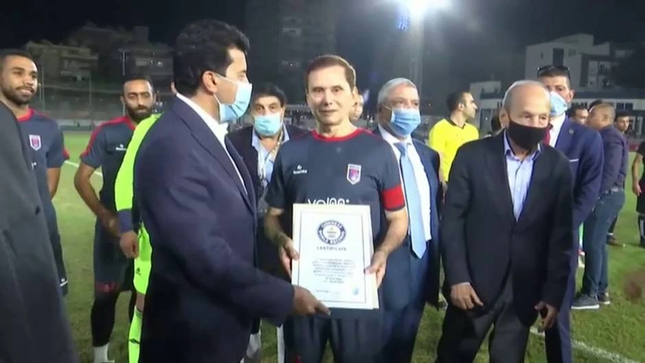 El egipcio Ezzeldin Bahader se convierte en el jugador de fútbol profesional más longevo del mundo