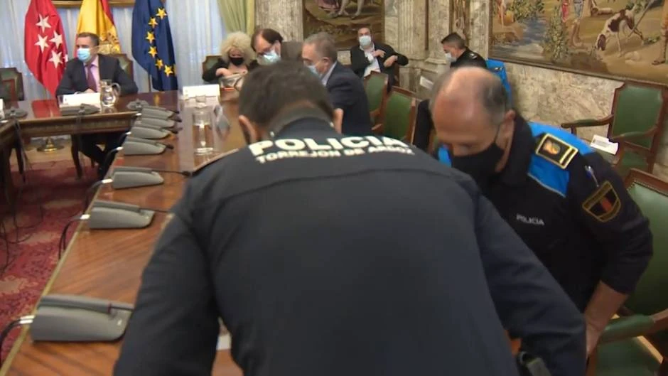 Delegación del Gobierno se reúne con los mandos policiales