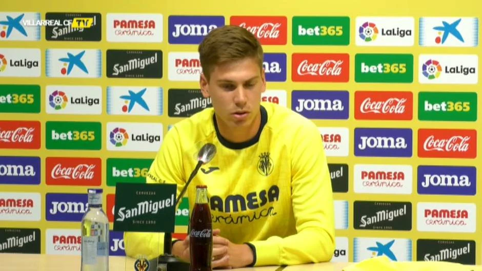 El Villarreal presenta al futbolista argentino Juan Foyth