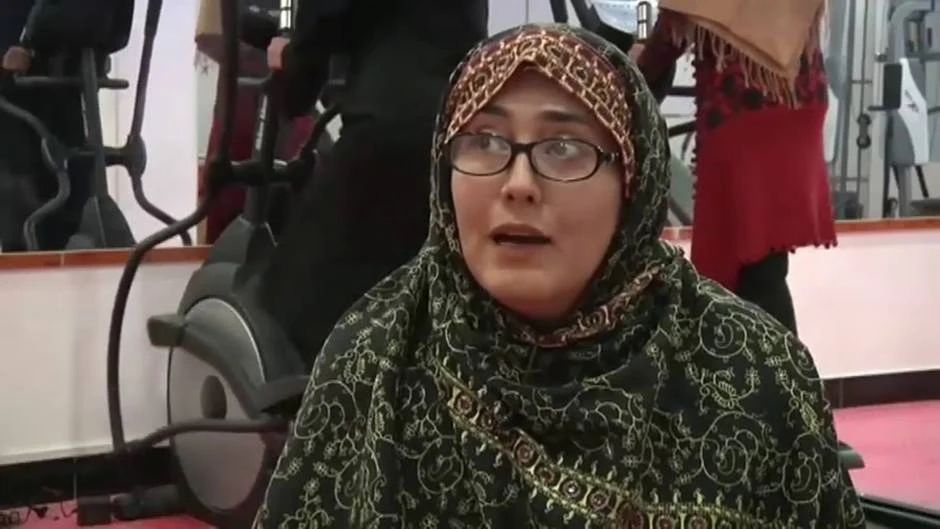 Elíptica con burka para mujeres afganas