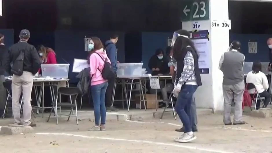 Chile decide en referéndum si dice adiós a la Constitución de Pinochet