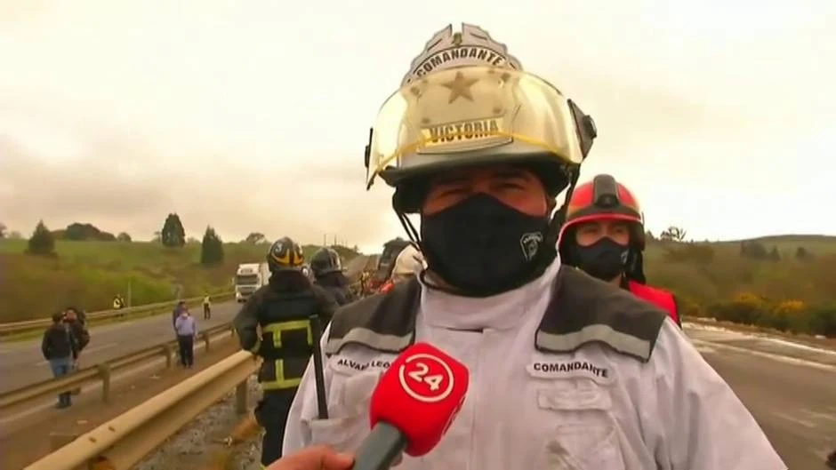 Dos personas mueren en un espectacular accidente múltiple en Chile