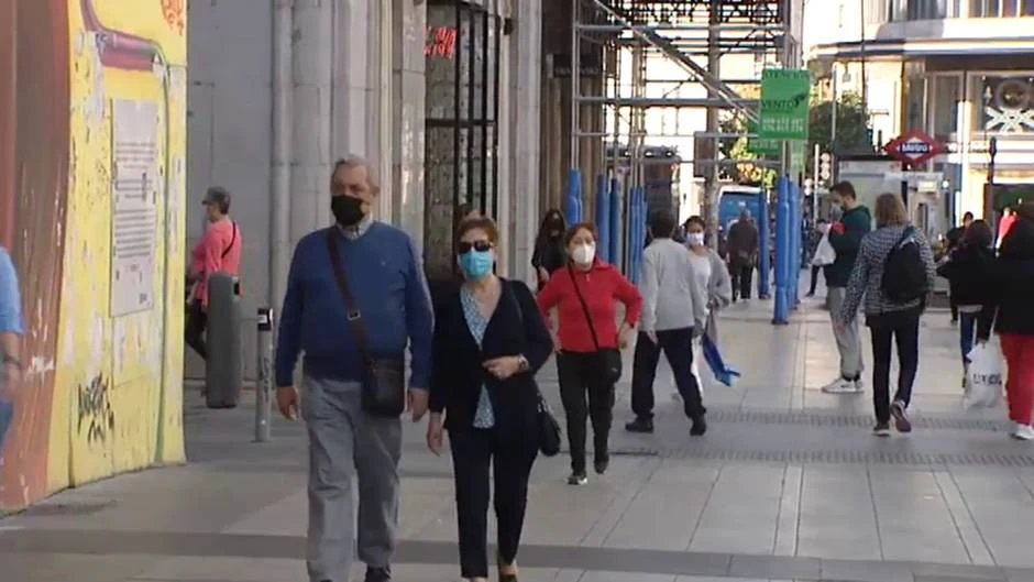 Los madrileños eligen parques y terrazas para este puente en estado de alarma