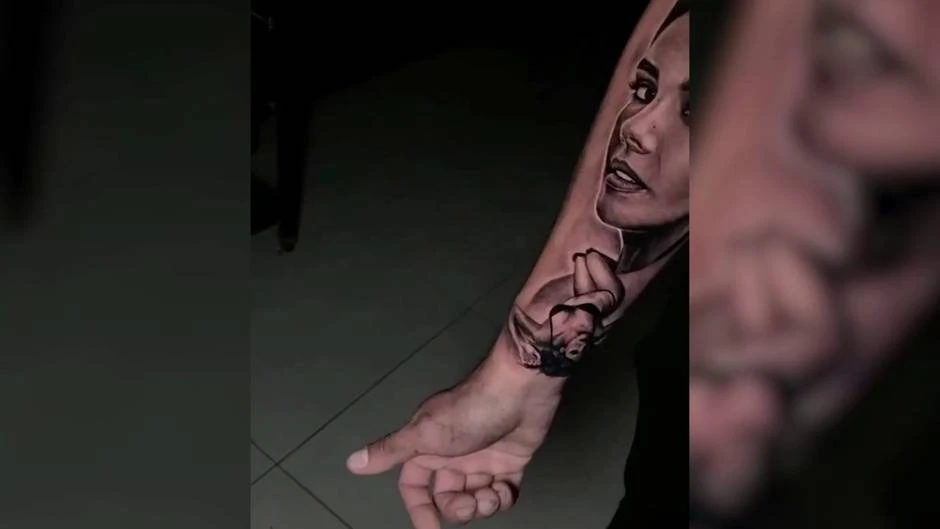 Cristina Pedroche comparte en redes el tatuaje de un seguidor con su rostro