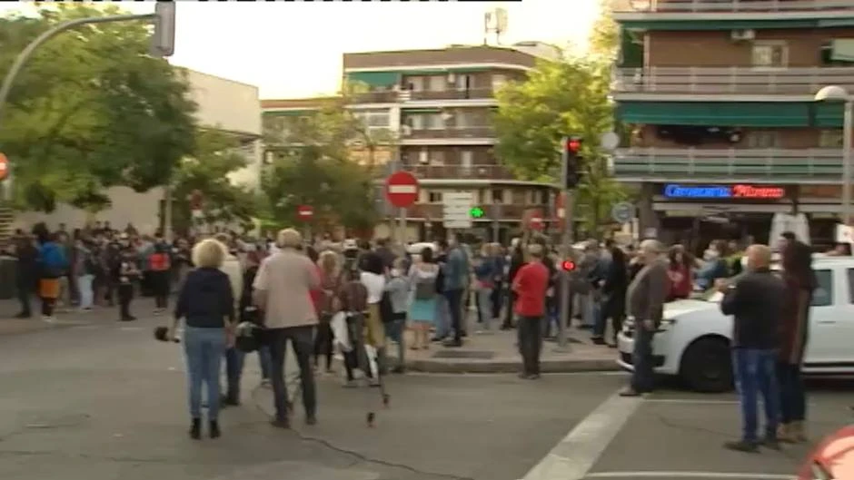 Vallecas sale a la calle un día más para protestar por el confinamiento por barrios