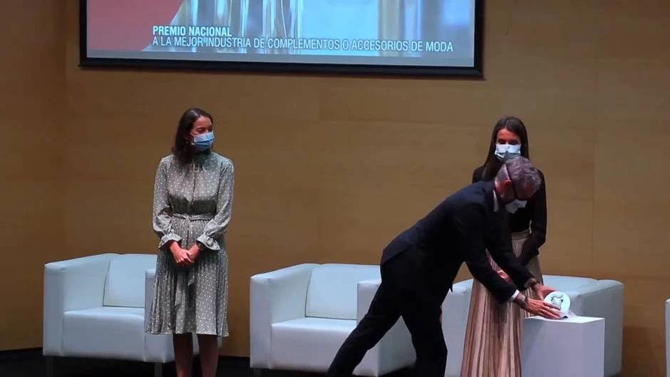 La Reina Letizia, gana sin arriesgar en los Premios Nacionales de la Moda