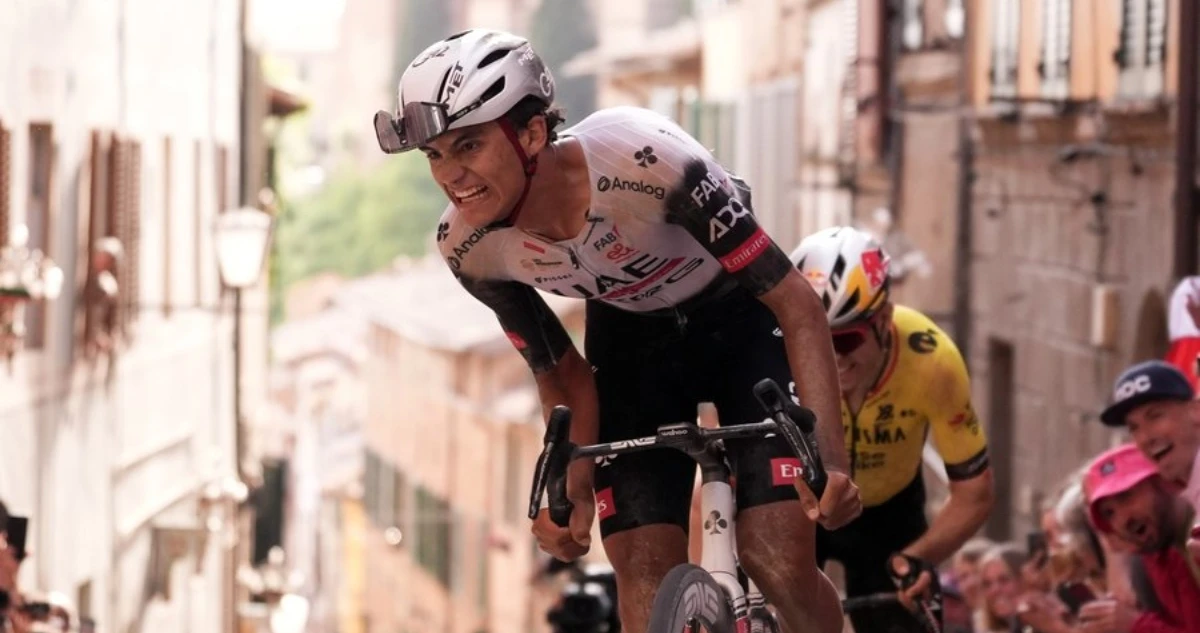 Isaac del Toro se convierte en el primer ciclista nacional en liderar Giro de Italia