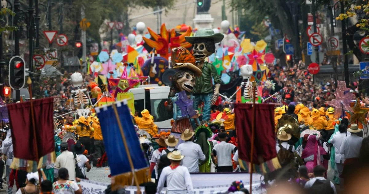 FOTOGALERÍA ¬ La CdMx se llena de color y tradición en el Desfile de Día de Muertos
