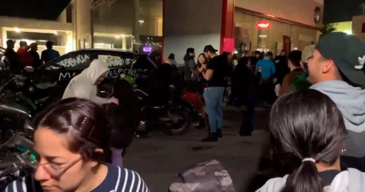 VIDEO ¬ Protesta contra agencia automotriz en Tamaulipas se transforma en una fiesta