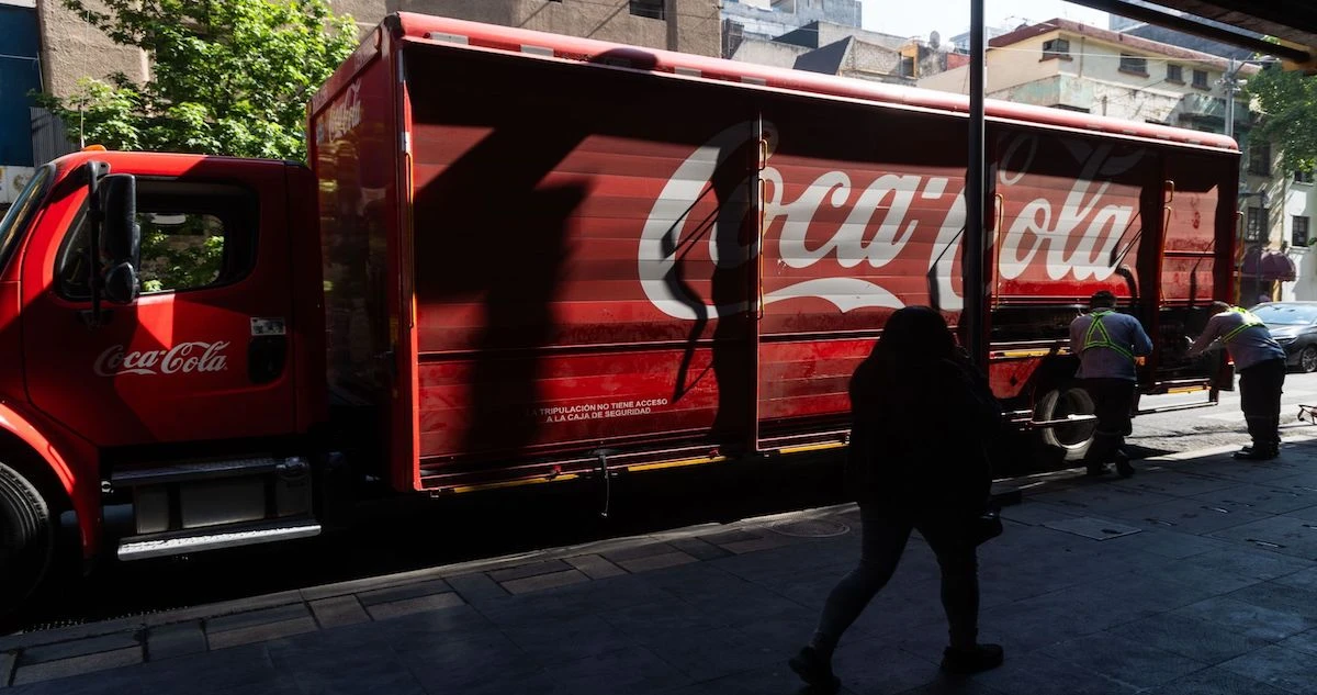 Amenazas, cabildeo y manipulación: Coca-Cola saca su arsenal para combatir impuesto