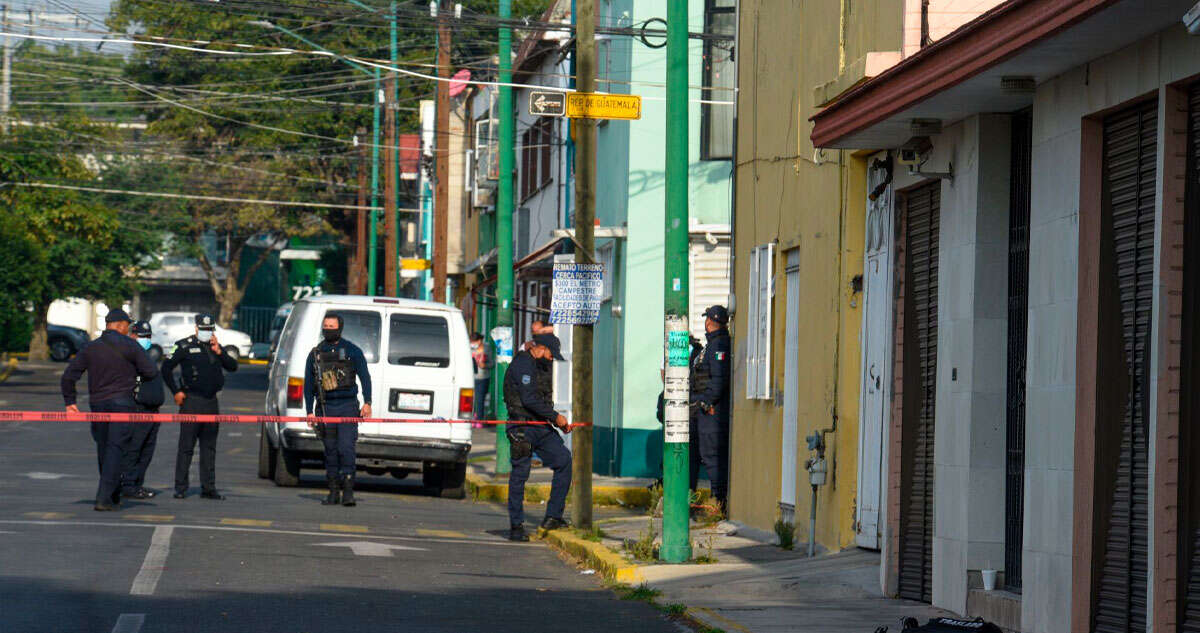 VIDEO ¬ Un hombre asalta a una abuelita en calles de Tultitlán; policía lo busca