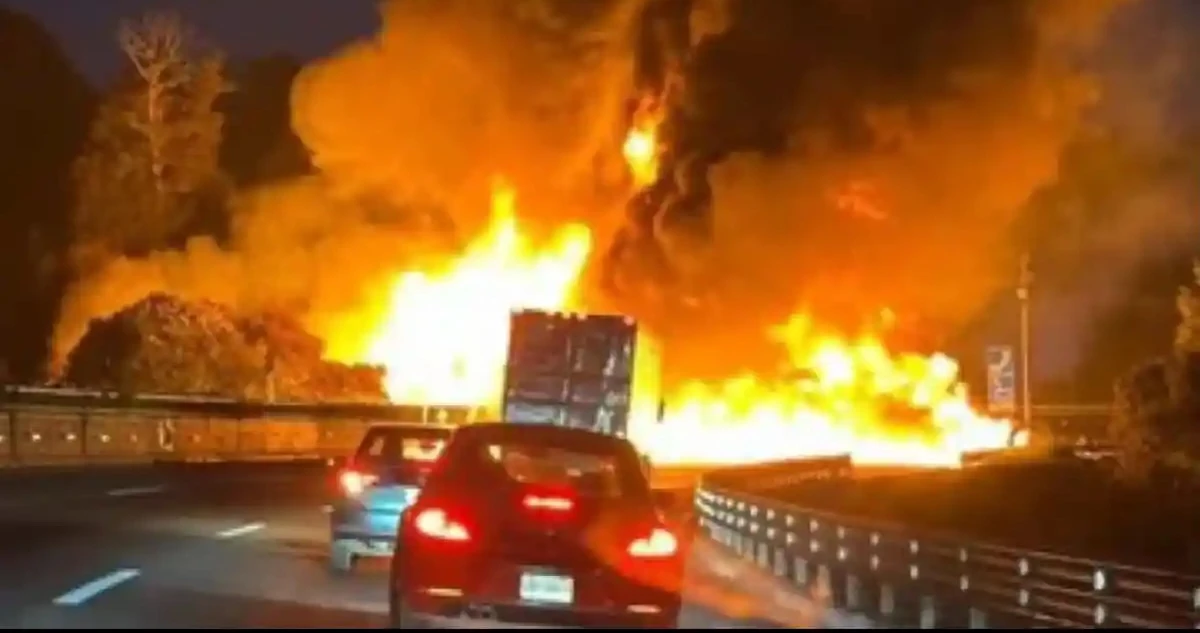 Pipa explota en la autopista México-Puebla; circulación se cierra en ambos sentidos