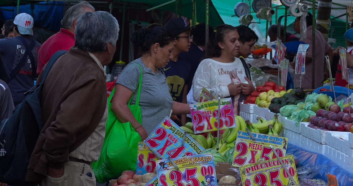 La inflación desacelera a 4.44% anual en primera quincena de diciembre; hila 3 caídas